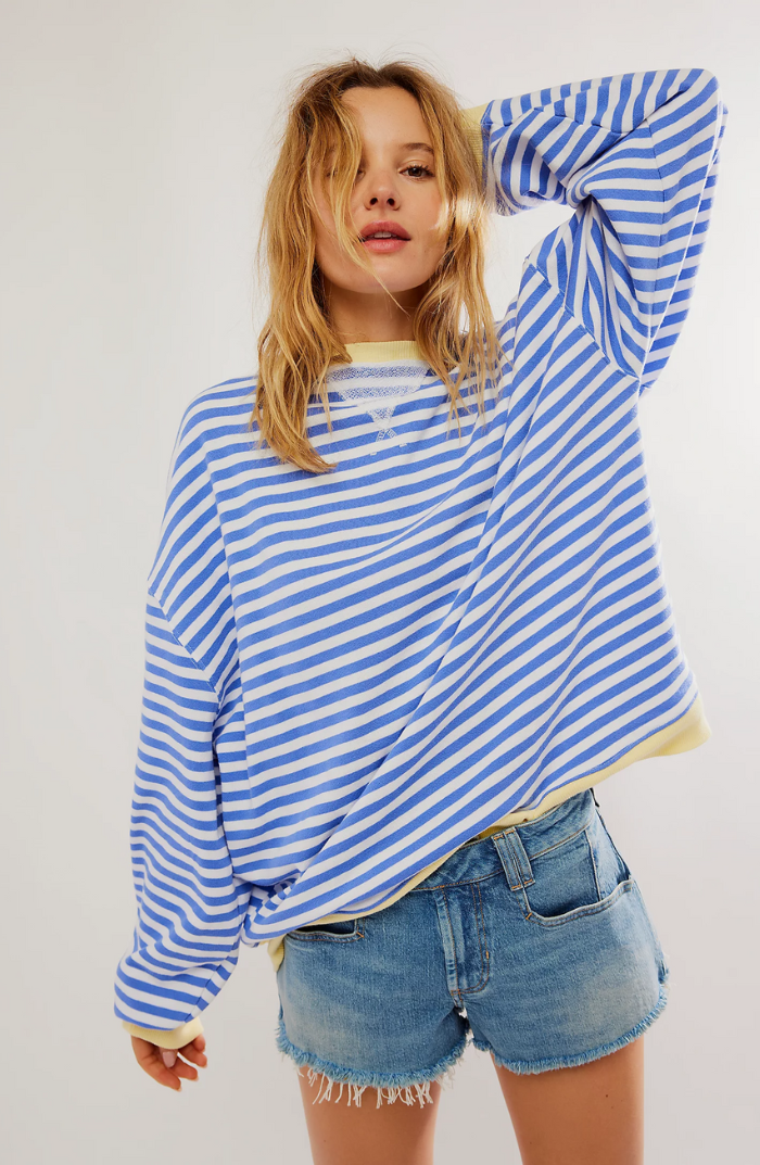 Women's striped oversized sweatshirt for casual chic