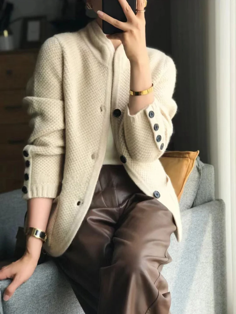 Women's minimalist knit cardigan