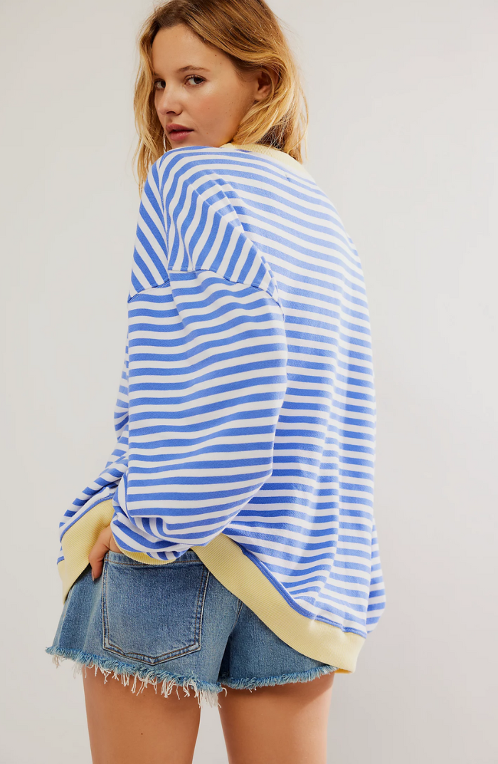 Women's striped oversized sweatshirt for casual chic