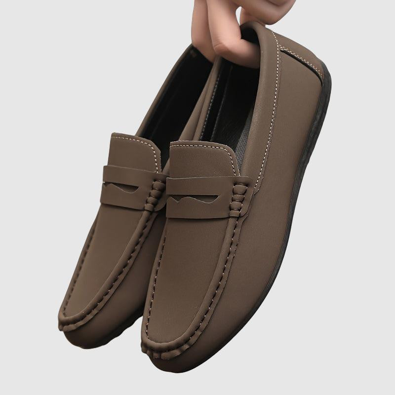 Men's slip-on loafers with penny straps