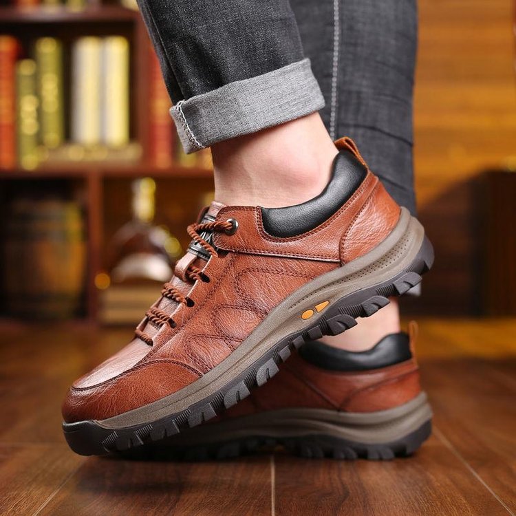 Men’s Shoes - Leather - Low-Top Lace-Up - Lugged Outsole