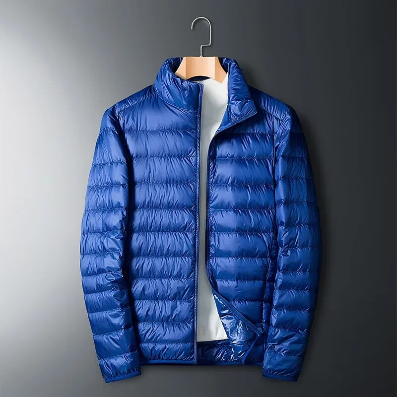 Puffer jacket with multiple pockets and zipper closure for men