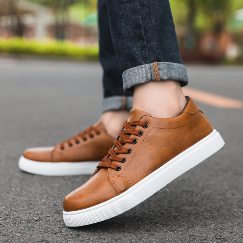 Men's lace-up sneakers with white sole