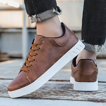 Men's casual lace-up shoes