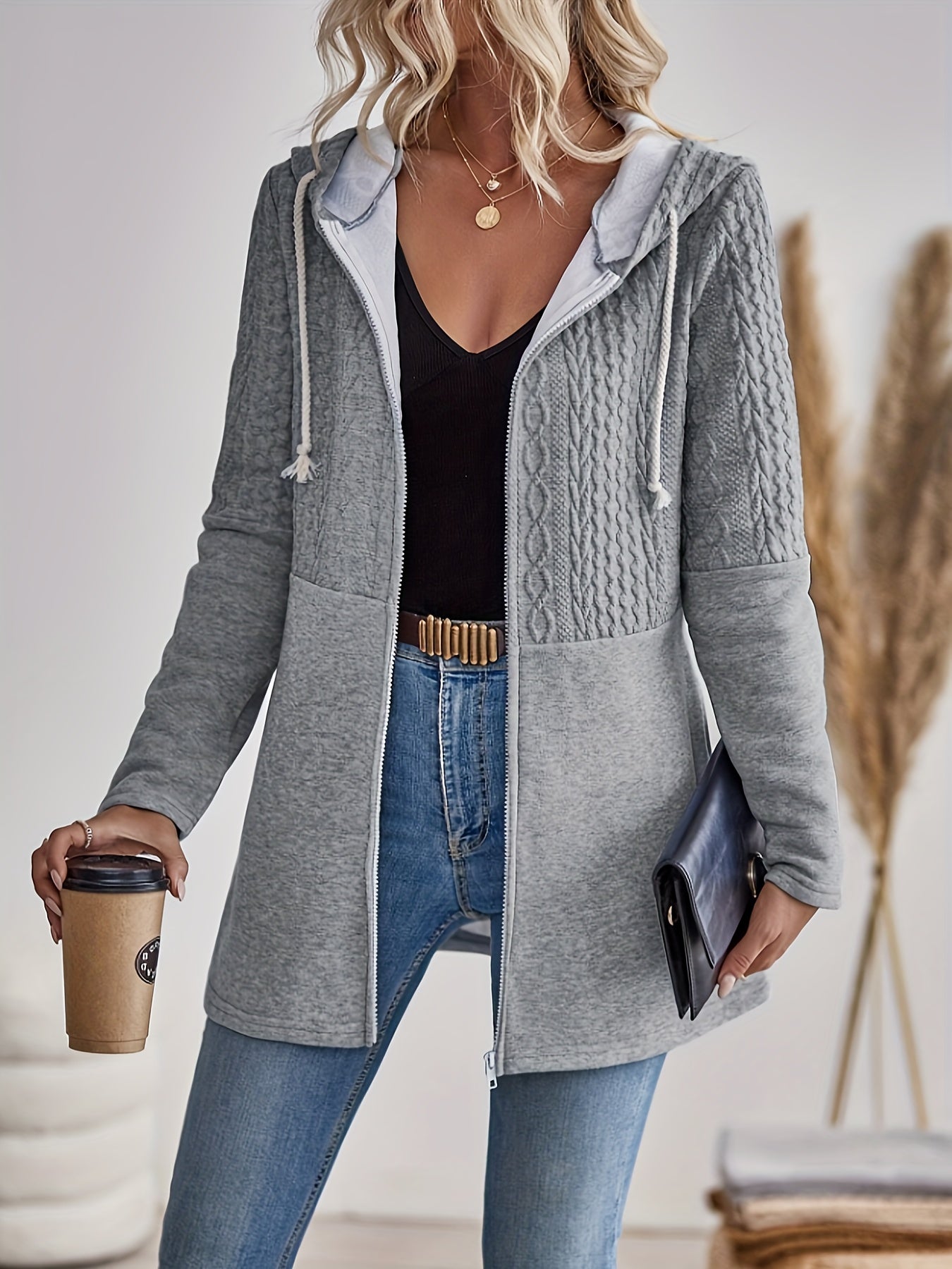 Stylish women's cardigan with zipper placket and long sleeves