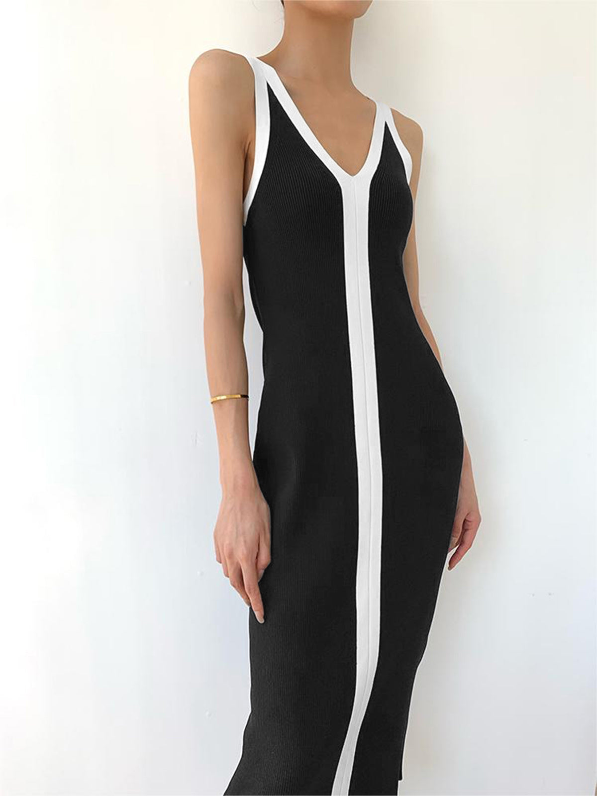 Lash - v-neck monochrome long dress