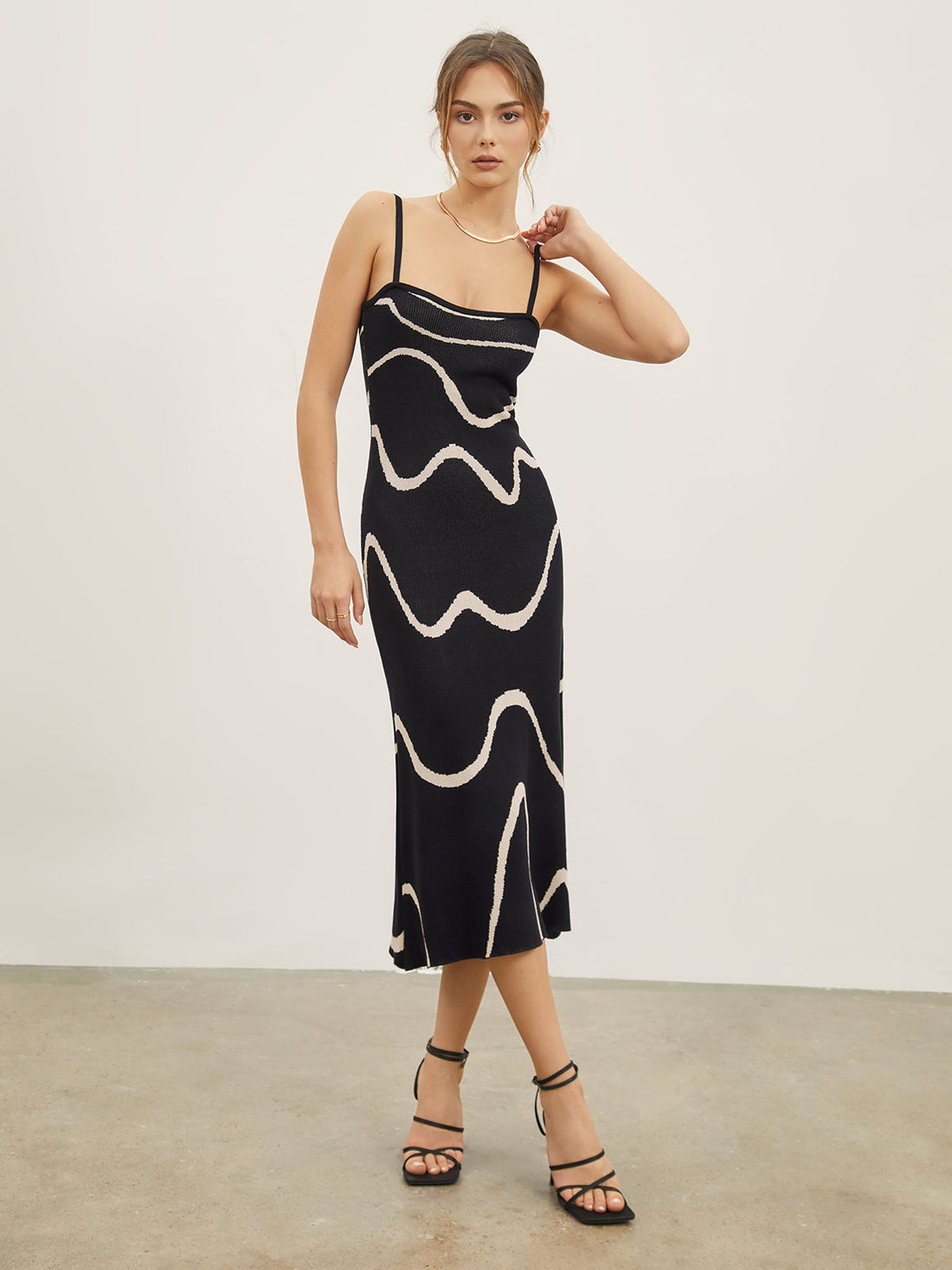 Abriannna - wavy print strap midi dress