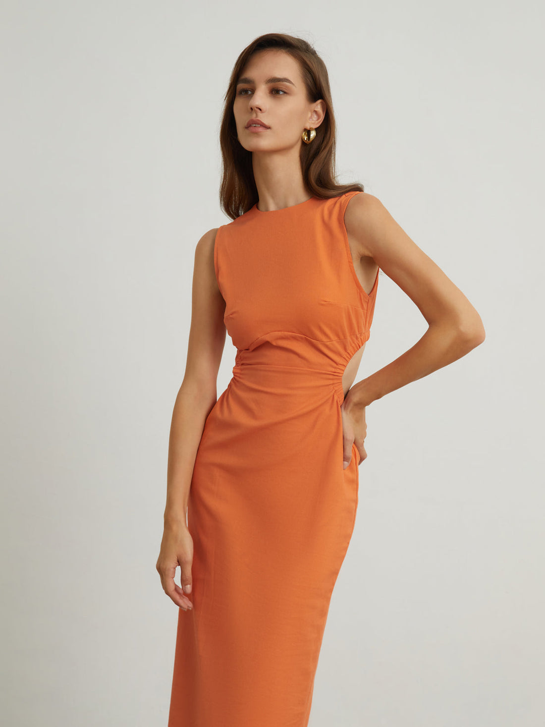 Émilie - back cutout linen midi dress