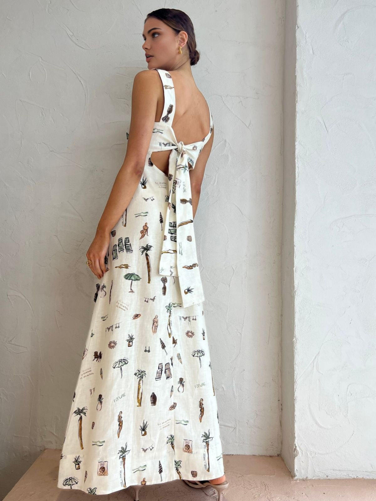 Women's Maxi Dress - Sleeveless Flowing Fit - Open Back with Tie - Lightweight Printed