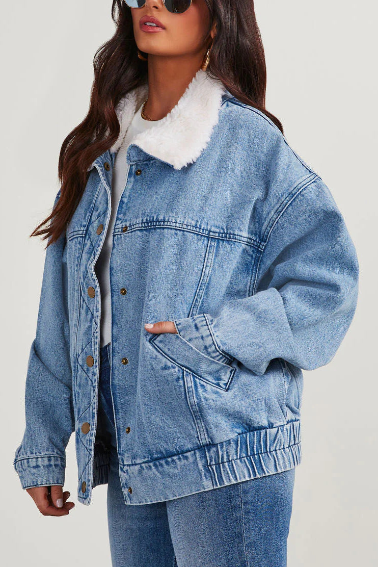 Women's oversized denim jacket with sherpa lining