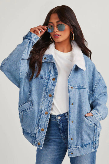 Women's oversized denim jacket with sherpa lining