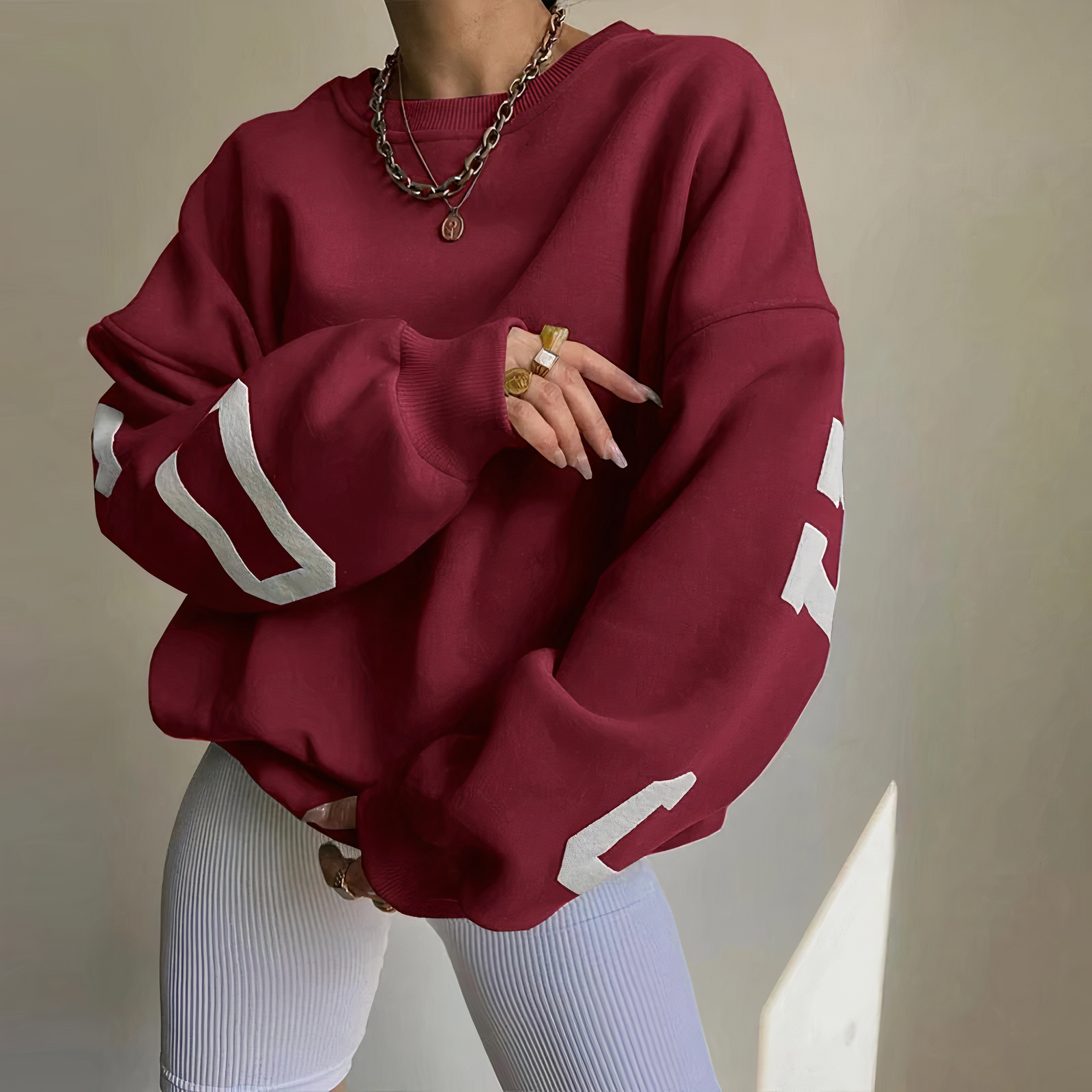 Long-sleeved sweatshirt with printed letters and crew neck for women