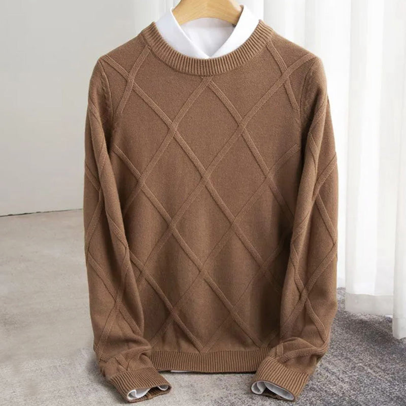 Men's sweater with diamond pattern