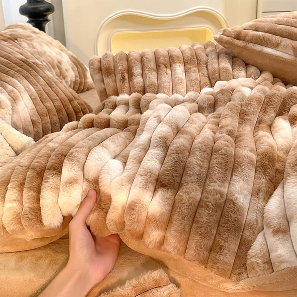 Plush Faux Fur Ribbed Comforter Set