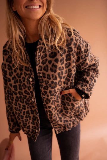Women’s Bomber Jacket – Faux Fur – Relaxed Fit – Leopard Print – Snap Closure
