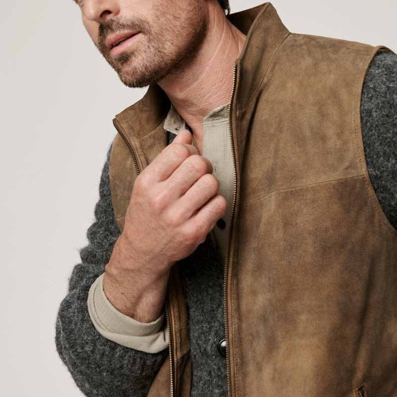 Men's warm winter vest with zipper closure