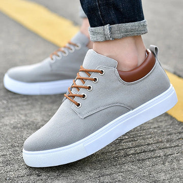 Men's casual canvas shoes with lace-up closure