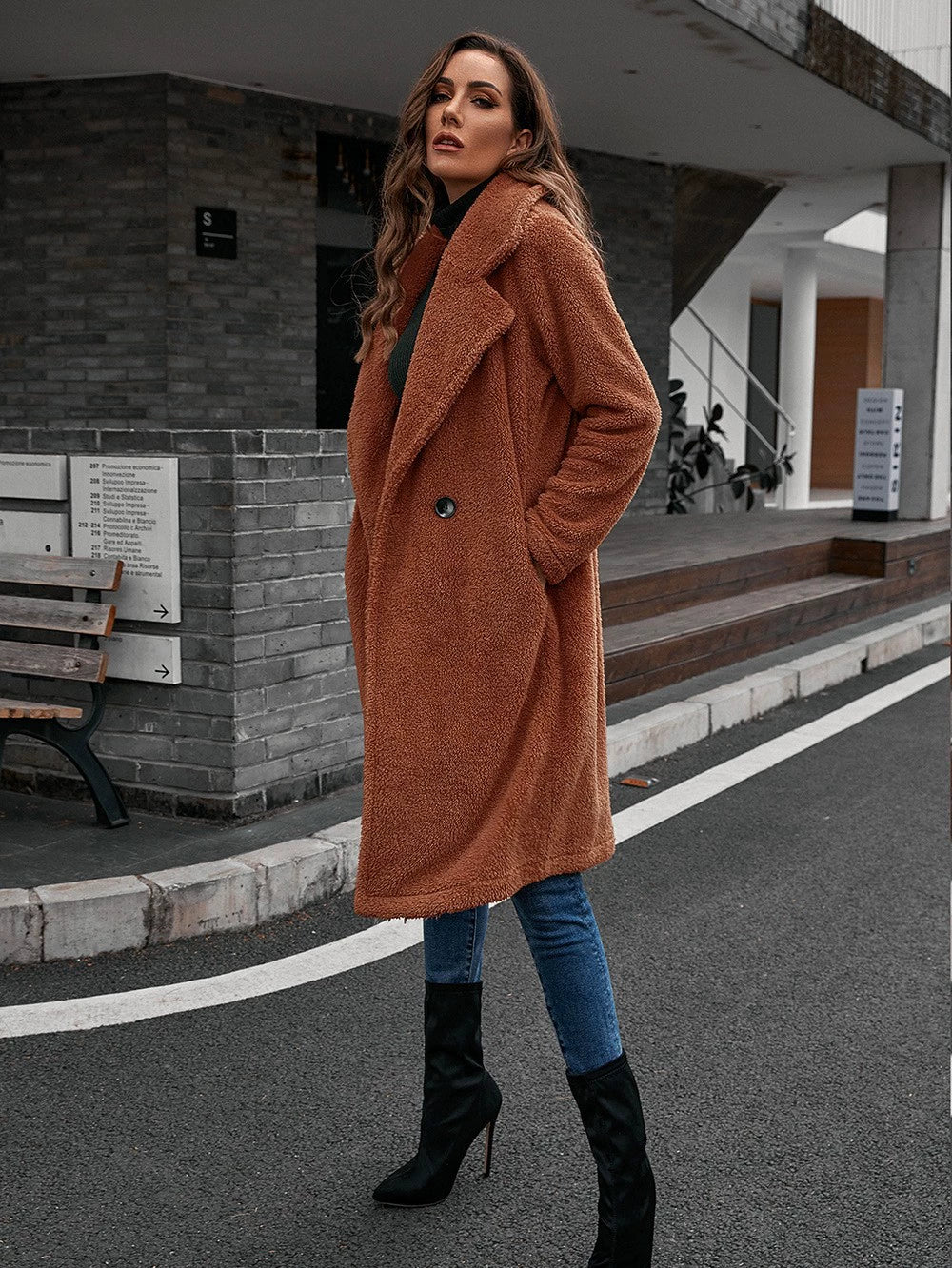 Women’s Windbreaker Coat – Relaxed Fit – Wool-Like Texture – Mid-Length – Lapel Collar
