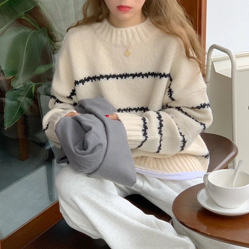 Women's striped O-neck sweater for autumn and winter