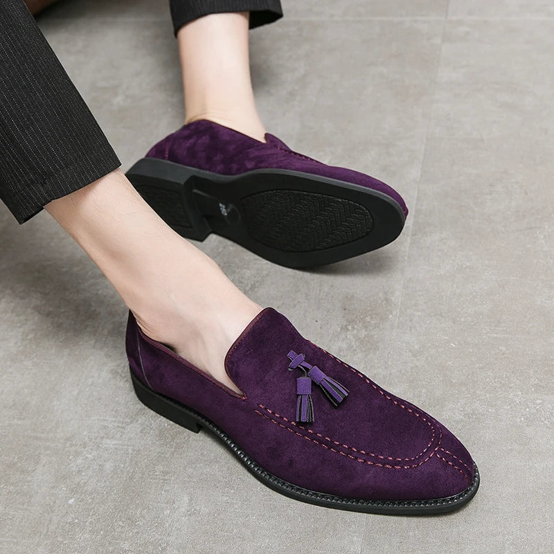 Men's casual slip-on shoes with contrast stitching