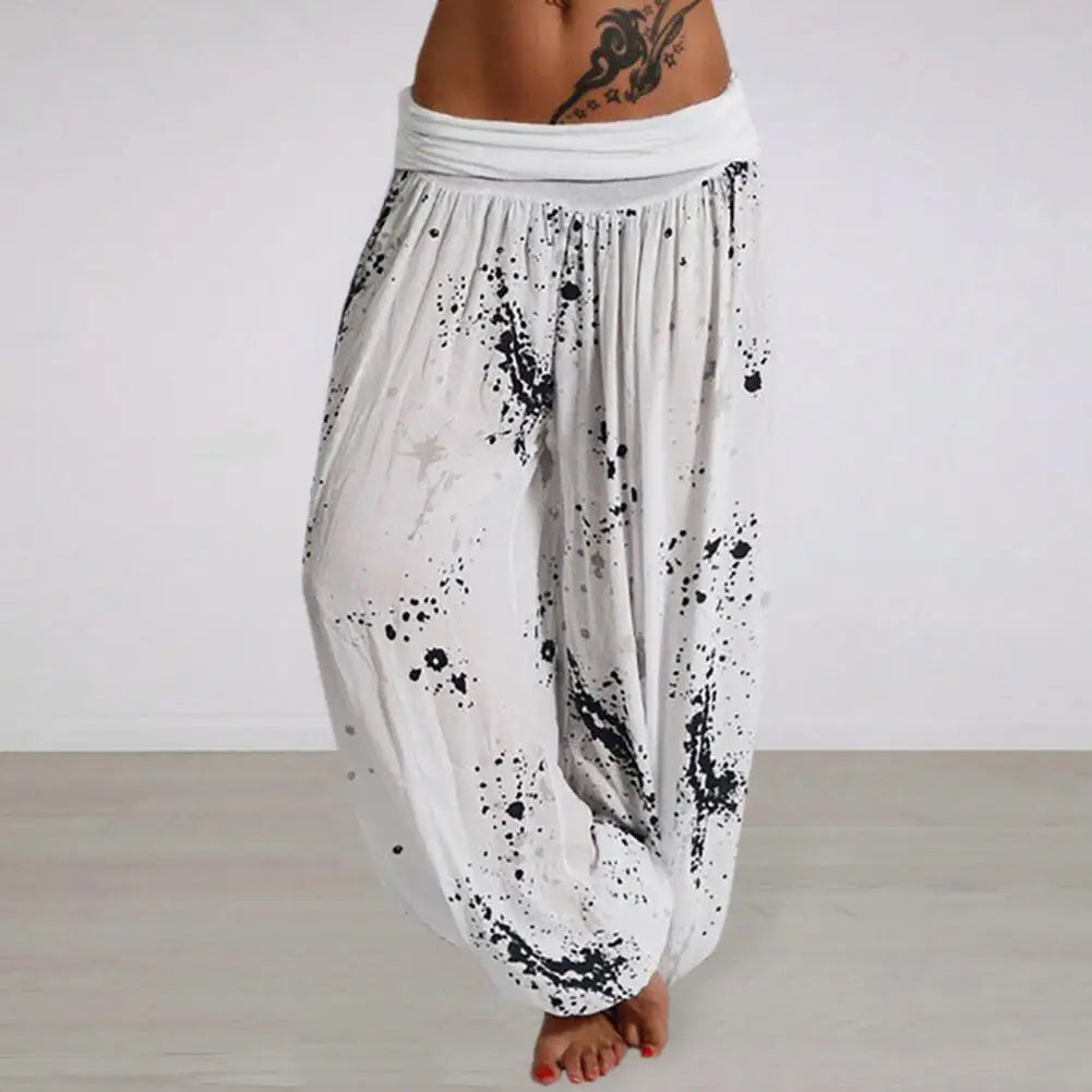 Women's elastic waistband flowy pant with abstract design