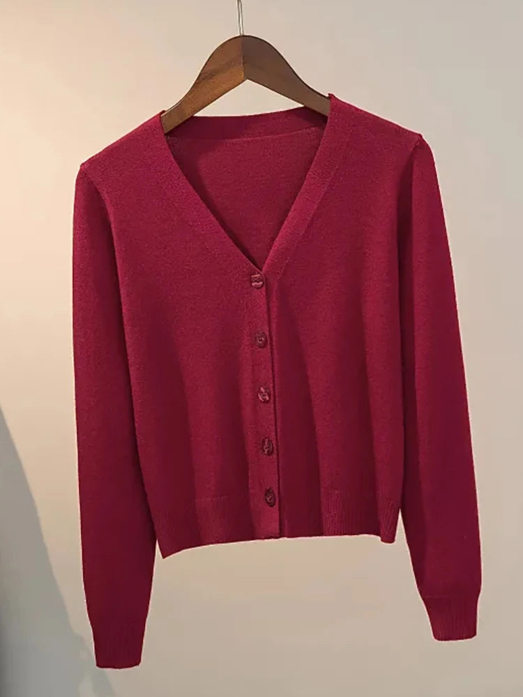 Women's knitted cardigan with V-neck and button closure