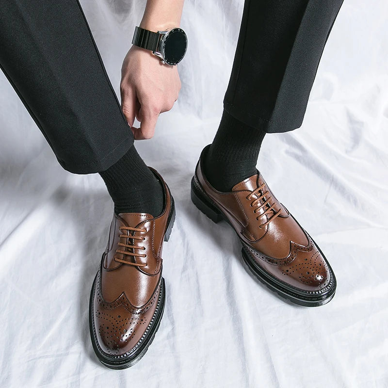 Men's casual derby shoes with brogue detailing