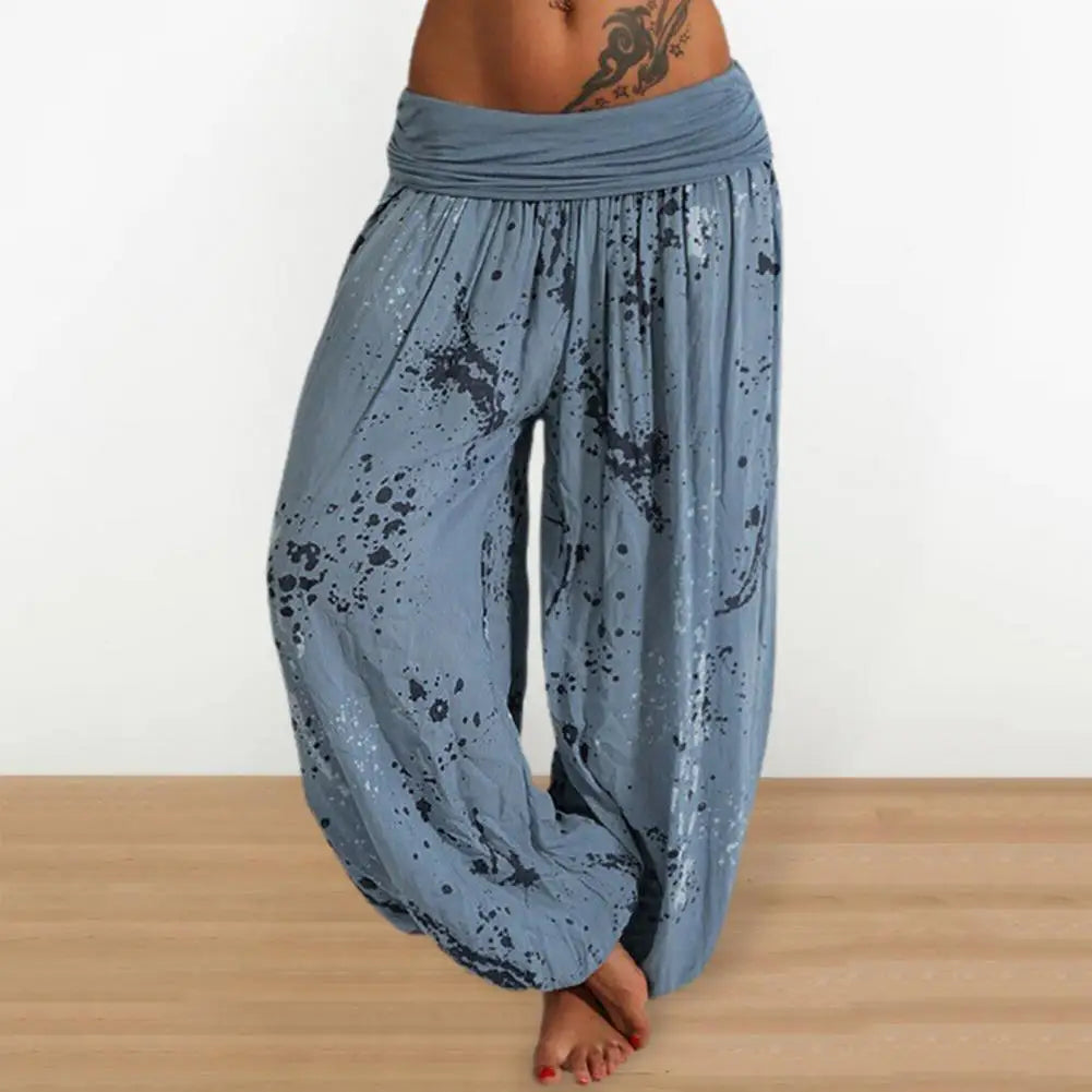 Women's elastic waistband flowy pant with abstract design