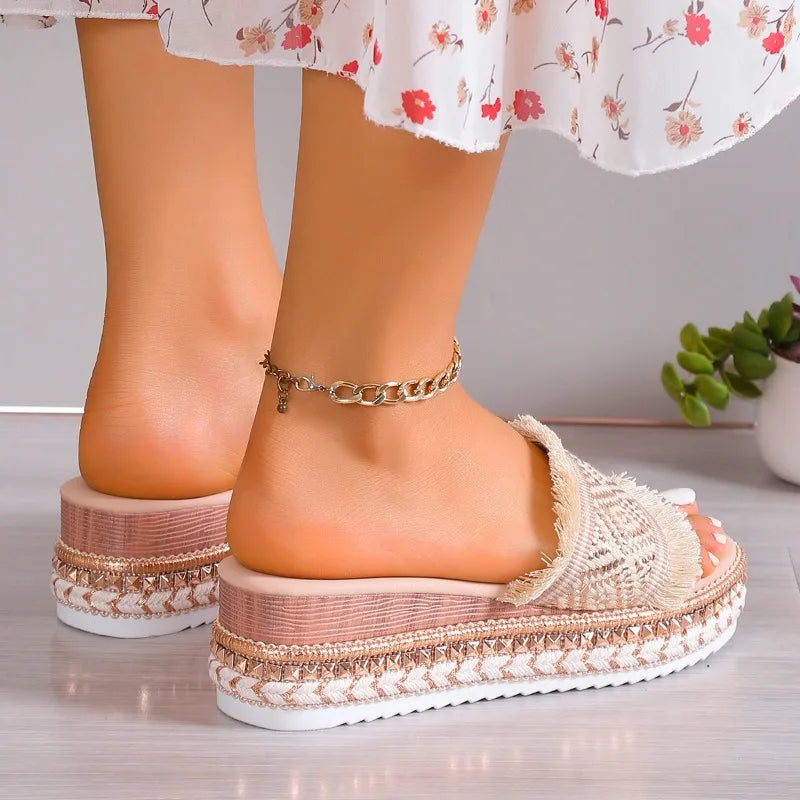 Amelie - beige ethnic slippers