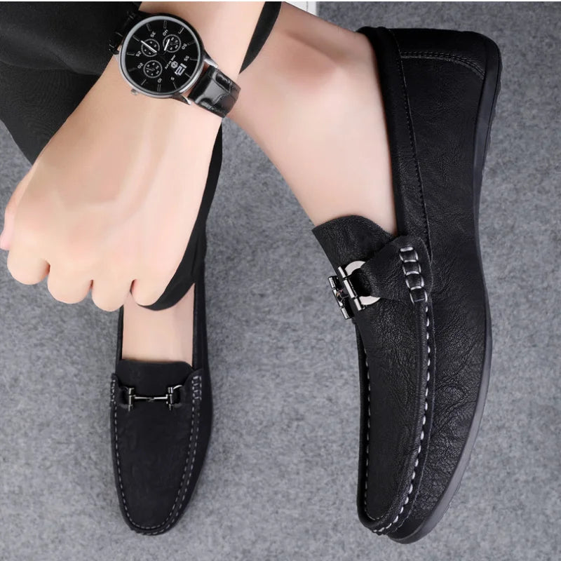 Stylish men's slip-on casual shoes for outdoor leisure