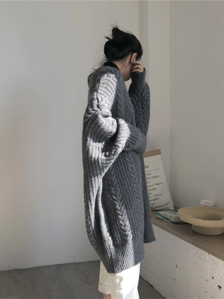 Women's oversized cable-knit sweater for ultimate comfort