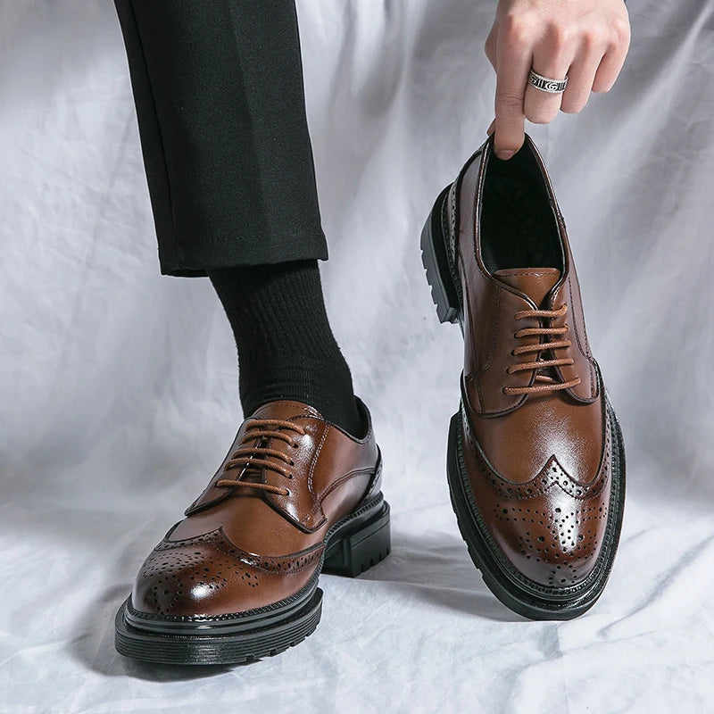 Men's casual derby shoes with brogue detailing