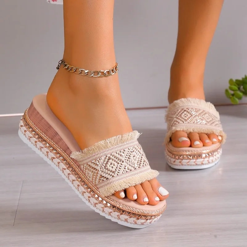 Amelie - beige ethnic slippers