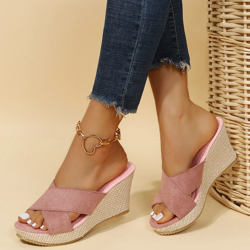 Leah - brown wedges with elegant heel and crossed straps