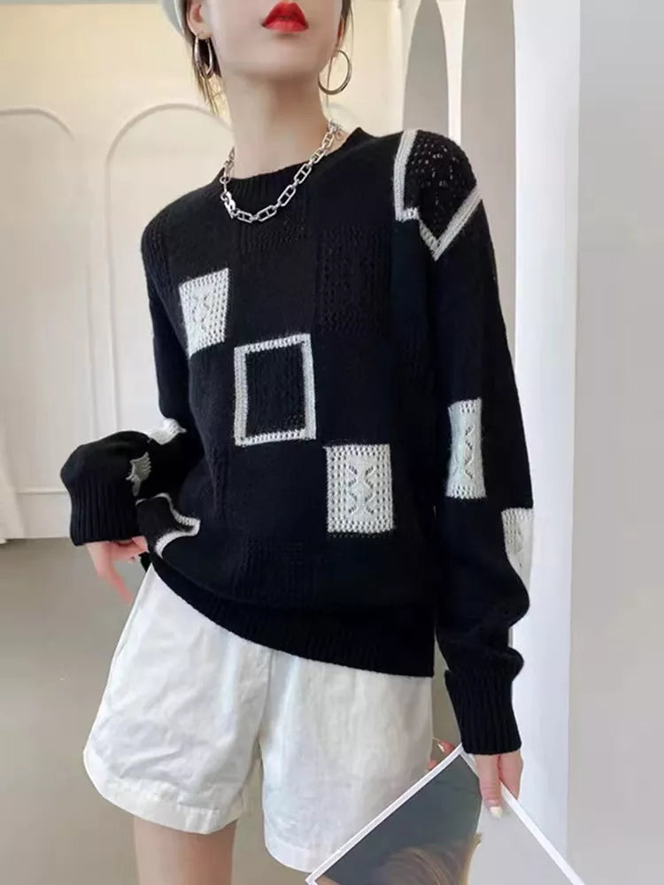 Women's geometric knit sweater for smart-casual flair