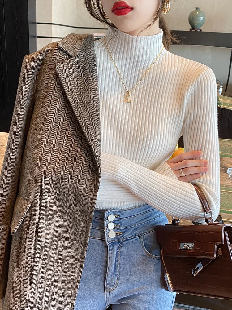 Elegant turtleneck sweater for women