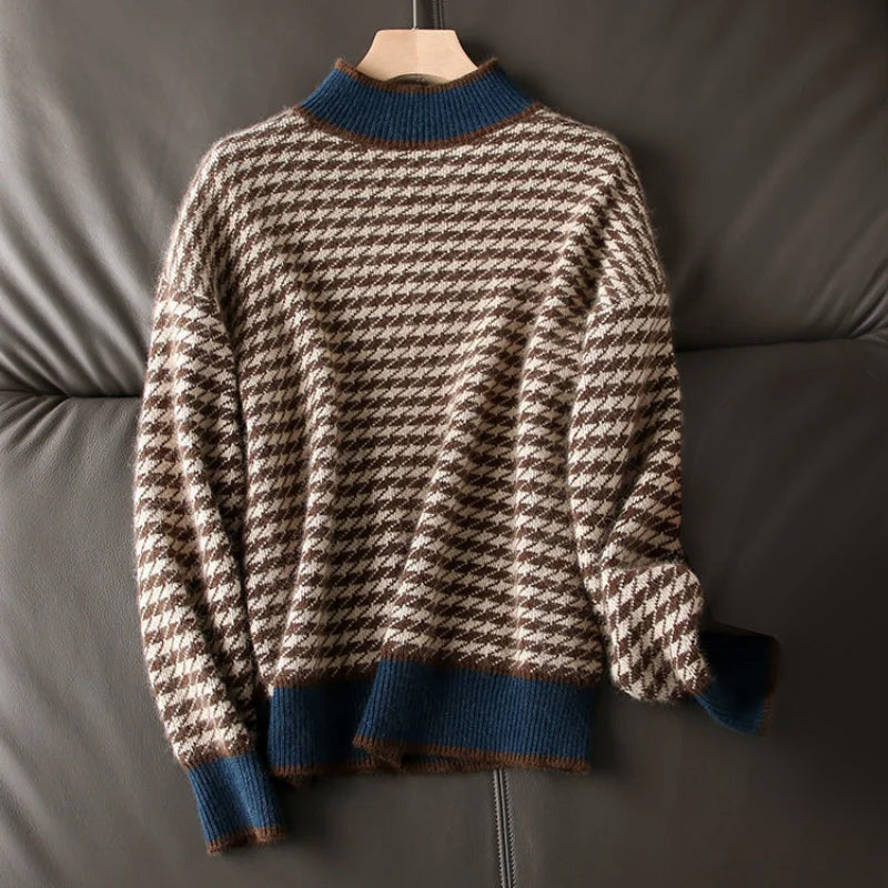 Women's knitted sweater with plaid pattern