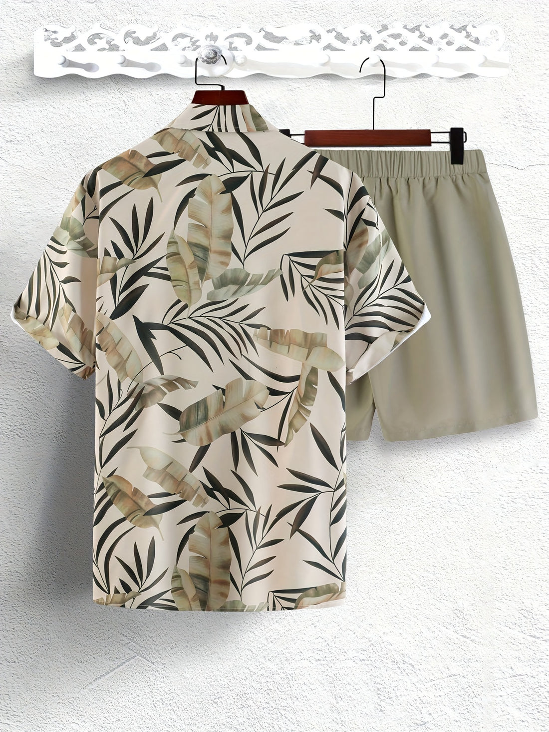 Tropical print shirt and solid shorts set for men