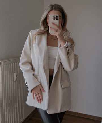 Women's cream longline blazer for smart-casual elegance