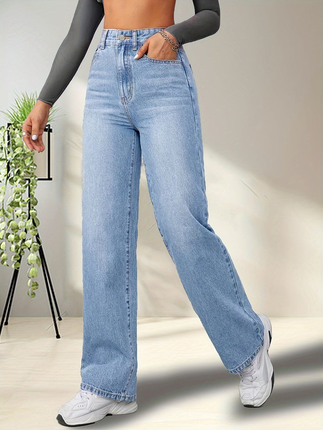 Anika - light blue jeans with wide legs