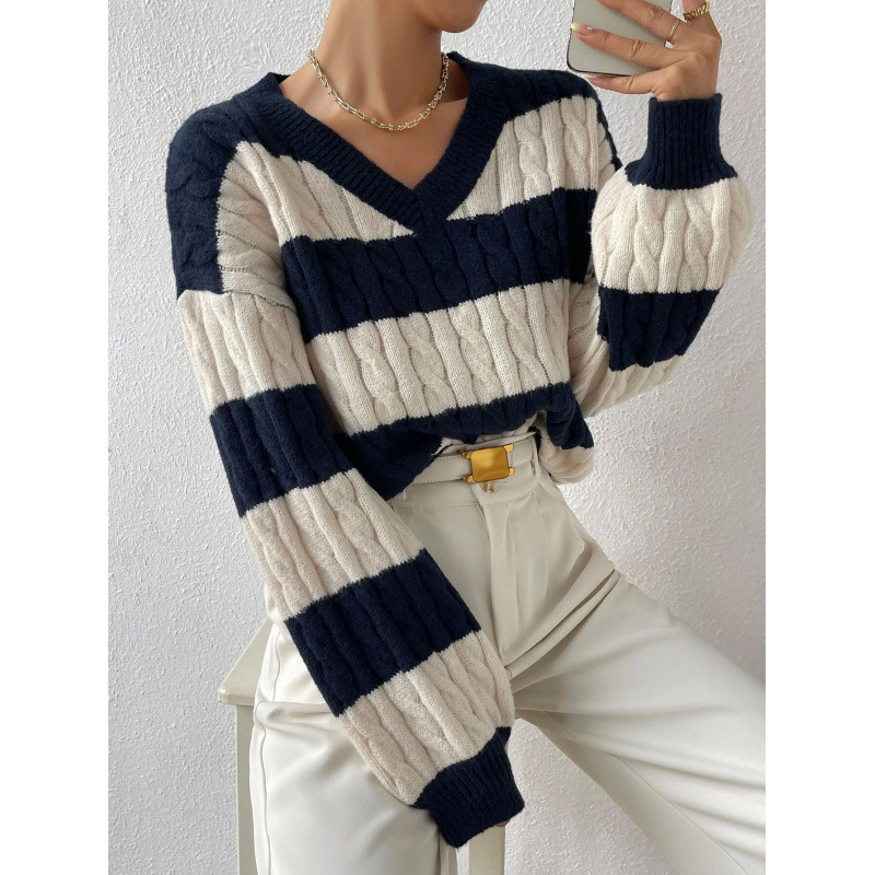 Women’s Oversized Sweatshirt – Cable Knit – V-Neck – Striped – Ribbed Cuffs Hem