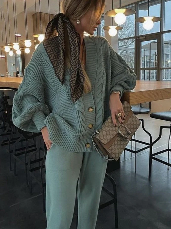 Women’s Two-Piece Knitwear Set – Relaxed Fit Cardigan and Tapered Trousers – Ribbed Wool Blend