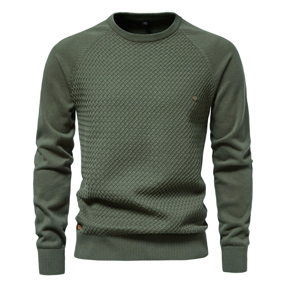 Men's winter sweater with round neck and textured pattern