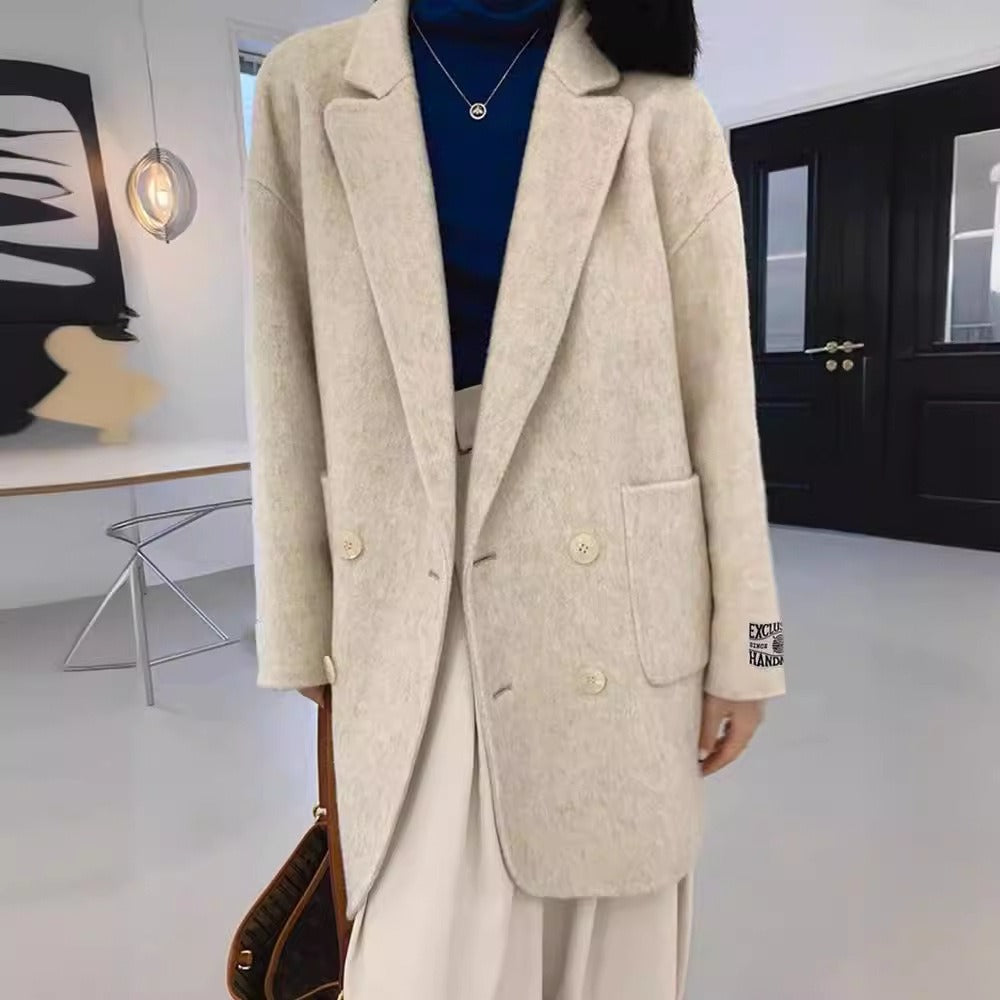 Women’s Wool Coat – Oversized Fit – Double-Breasted – Turn-Down Collar – Mid-Thigh Length