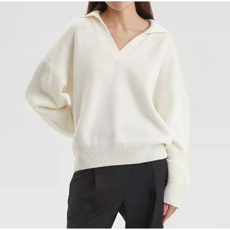 Arista - Collared knit pullover with V-neck for women