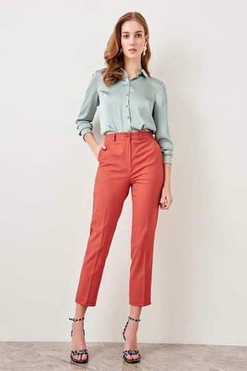 Alinda - High-Waisted Pants