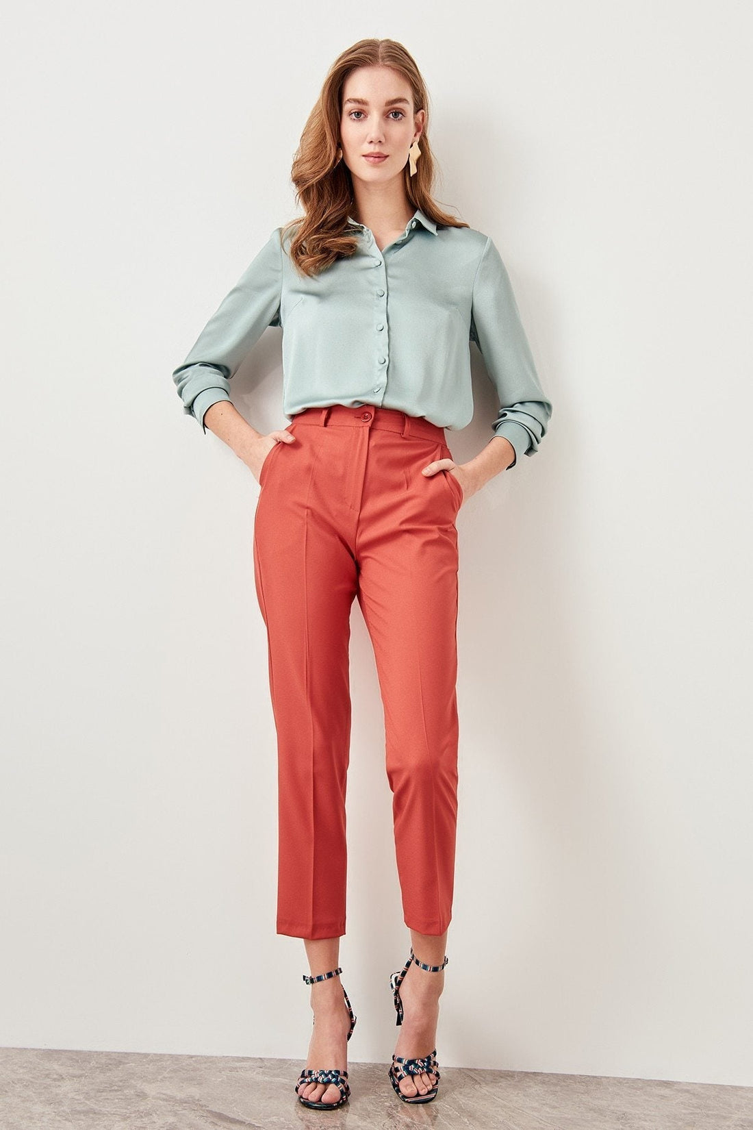 Alinda - High-Waisted Pants