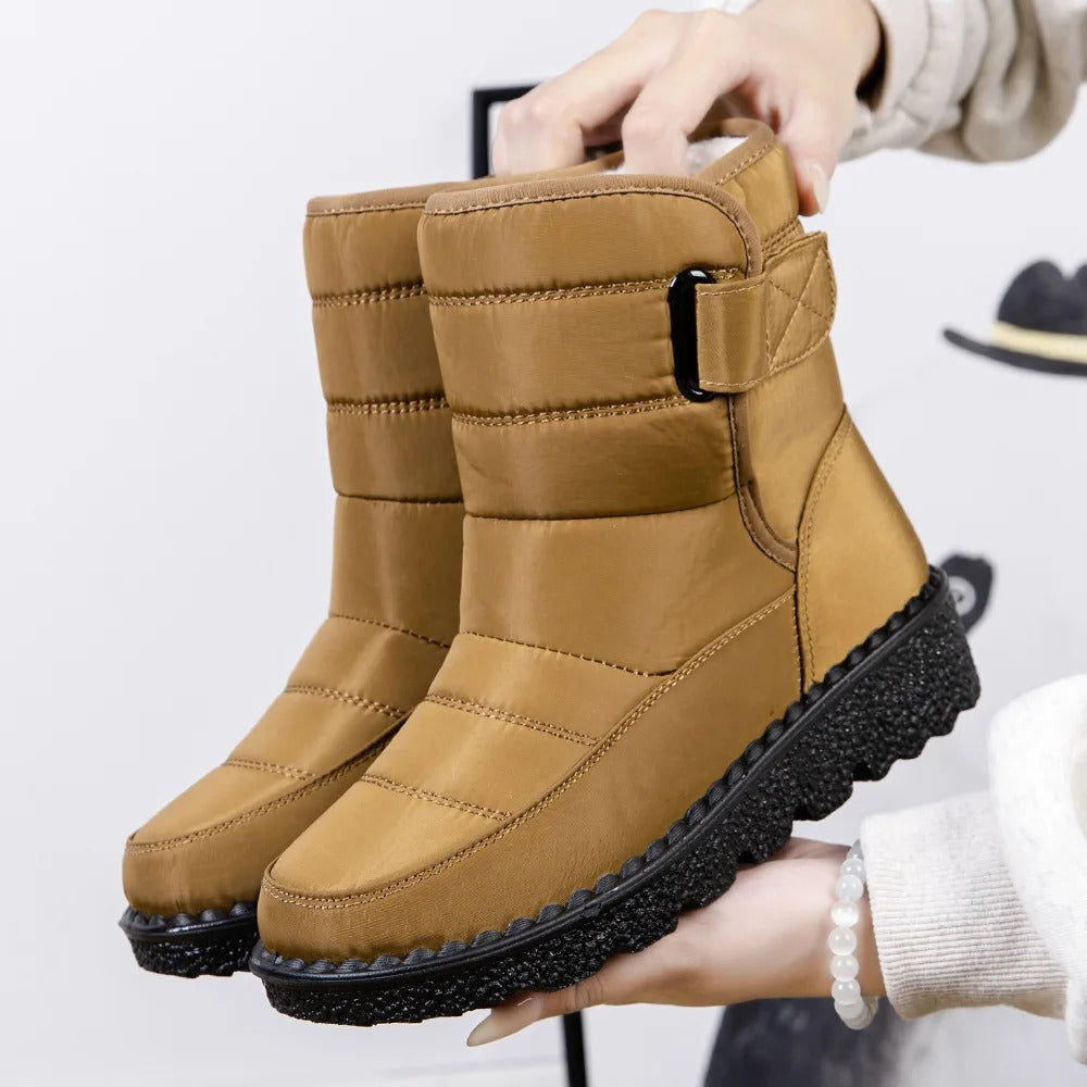 Women's cozy padded snow boots