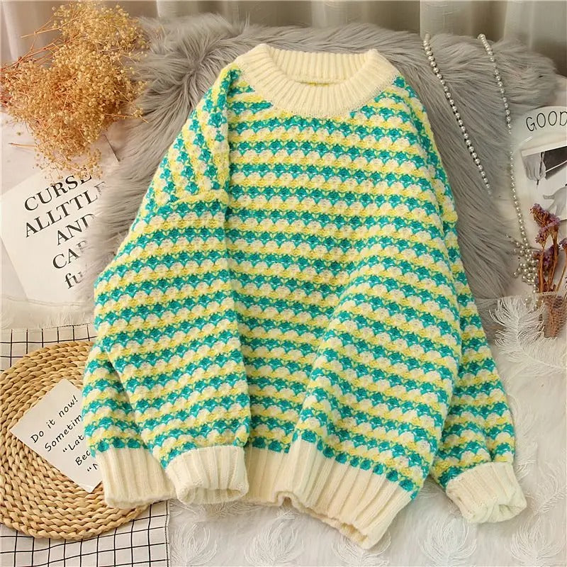 Cozy women's pullover sweater with princess sleeves