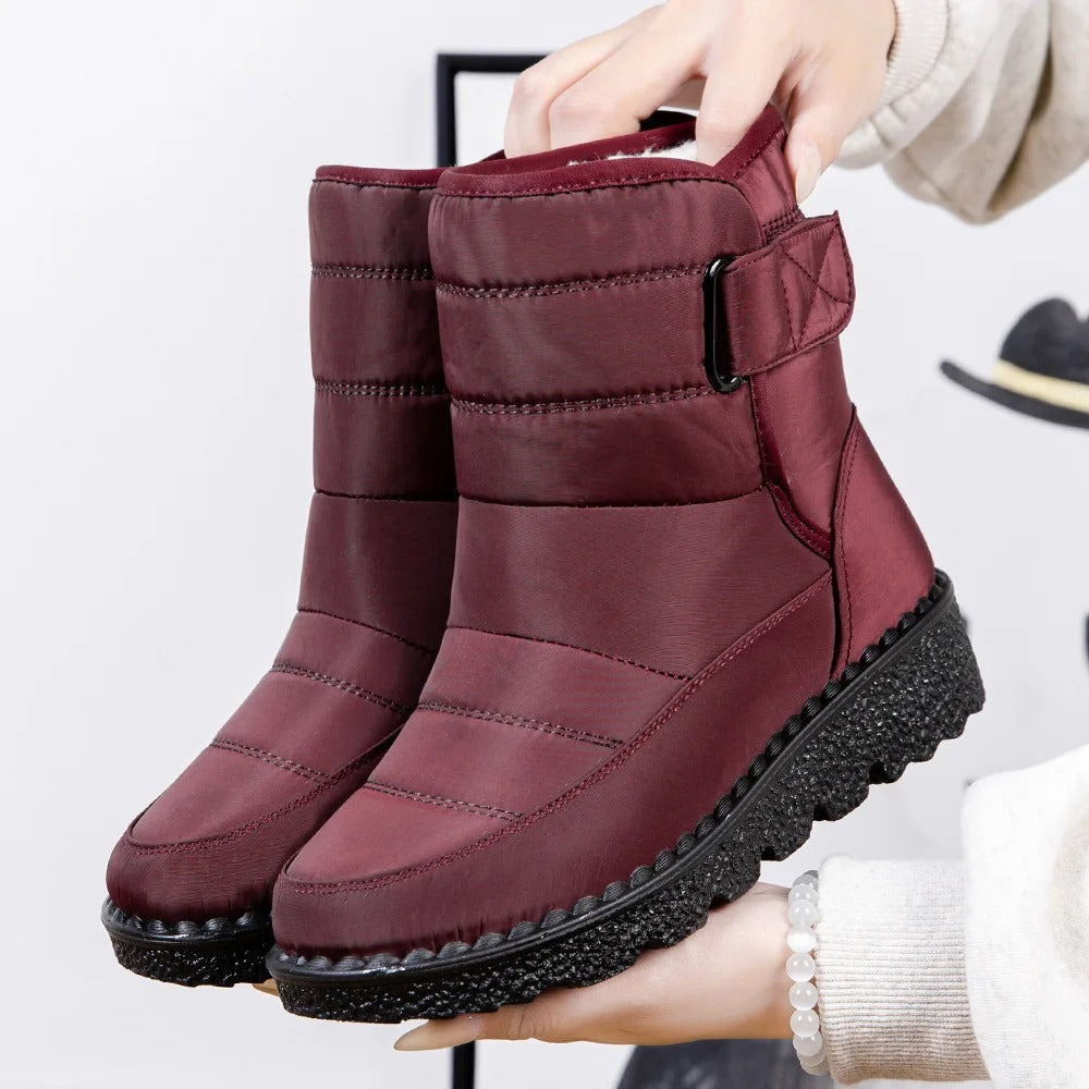 Women's cozy padded snow boots